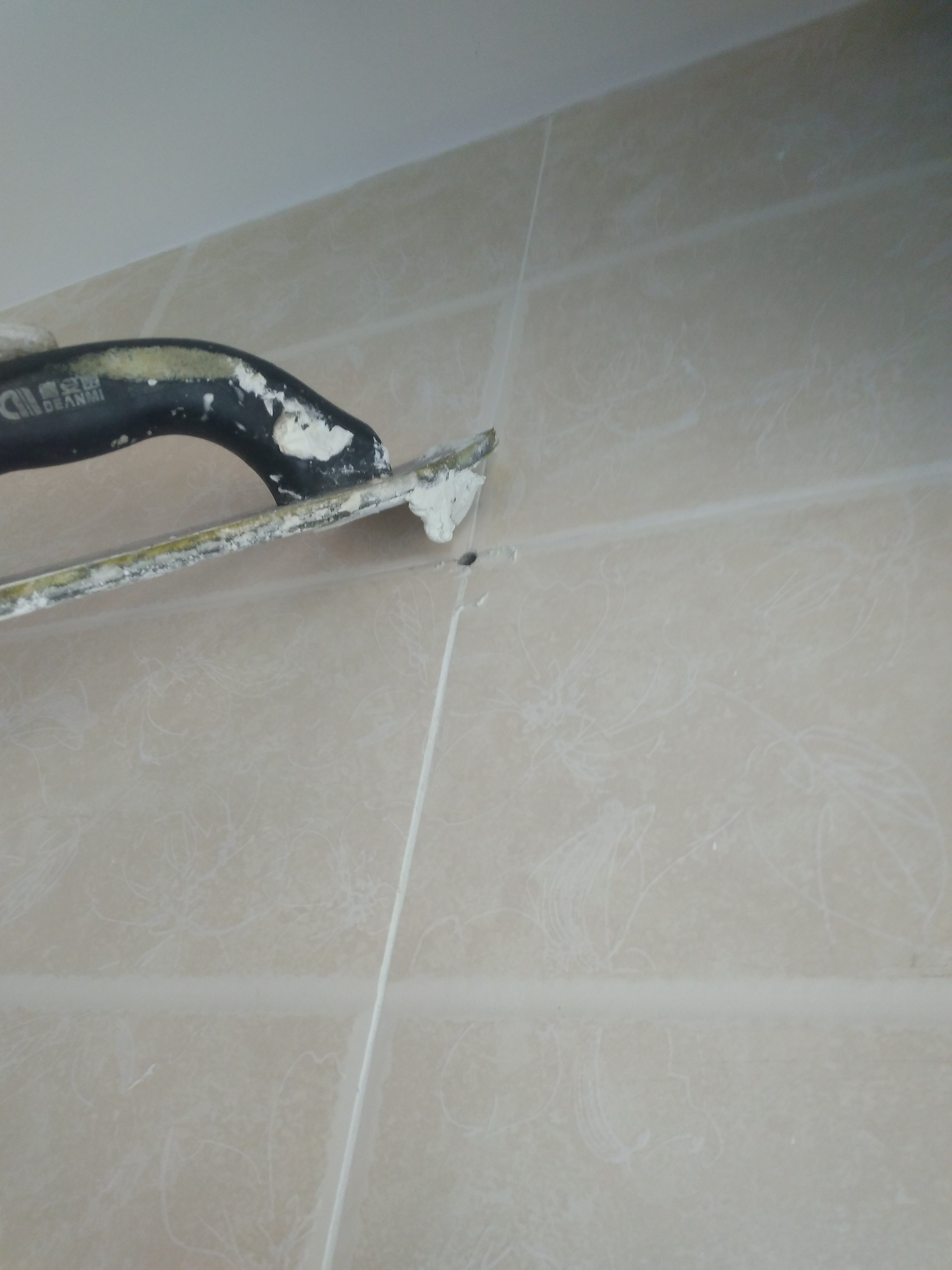 墙砖空鼓最佳补救方法视频教学全集(针对近两年墙砖空鼓的现象的维修方法) 墙砖空鼓最佳补救方法视频教学全集(针对近两年墙砖空鼓的现象的维修方法)